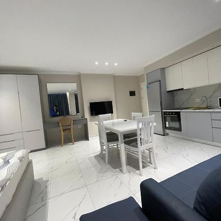 Modern Beachfront Apartments Sarande Exterior photo