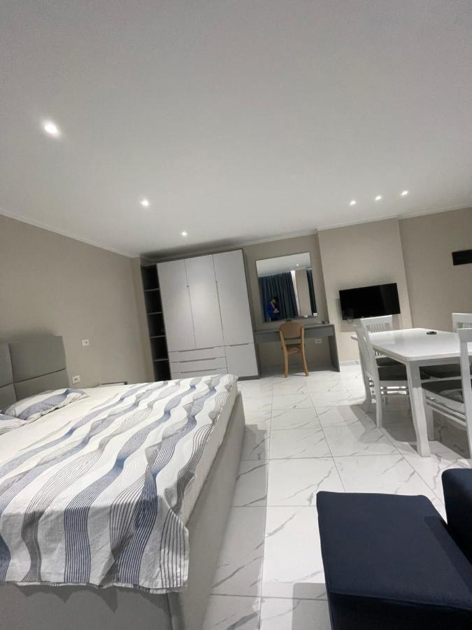 Modern Beachfront Apartments Sarande Exterior photo